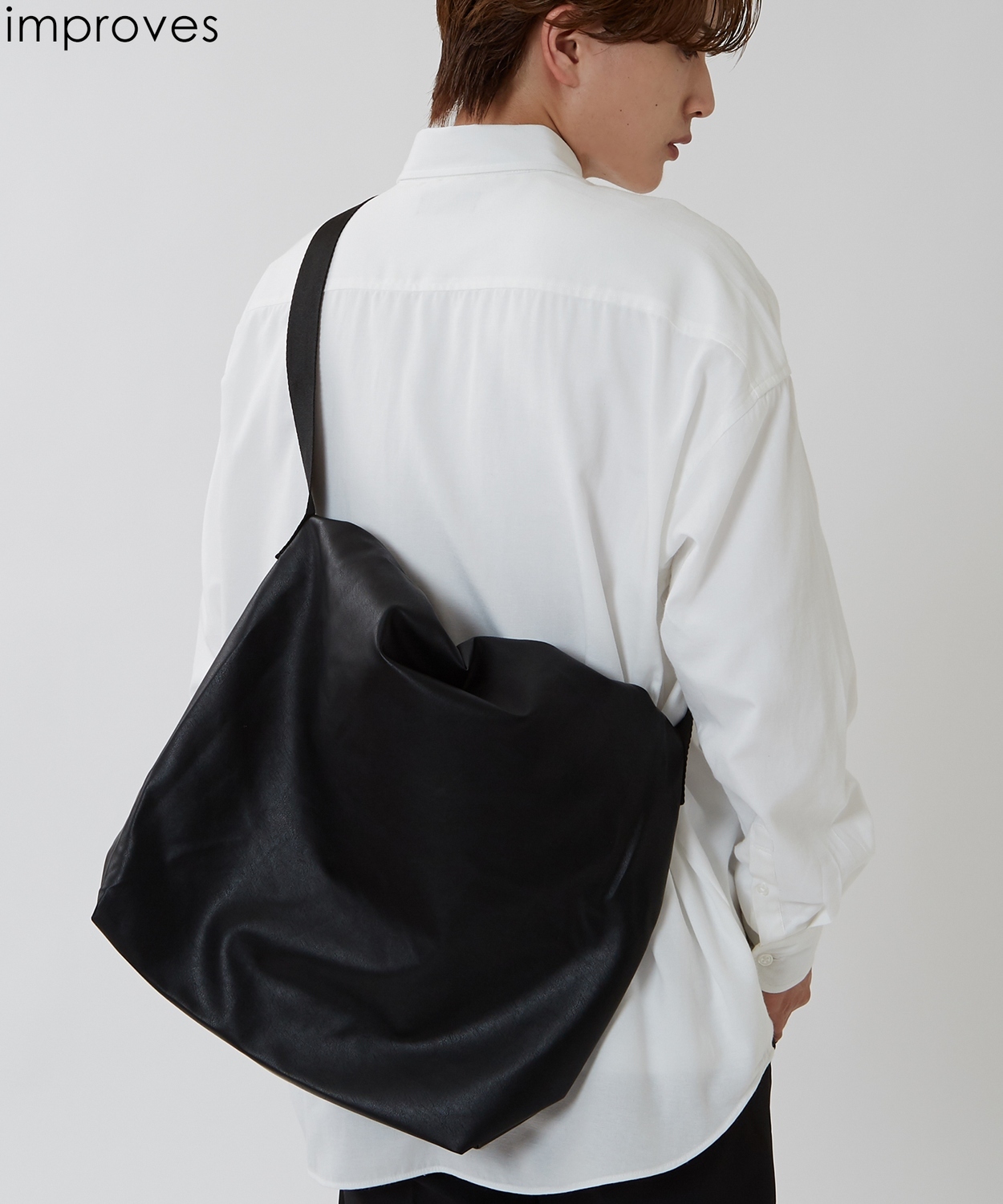 レザーショルダーバッグ