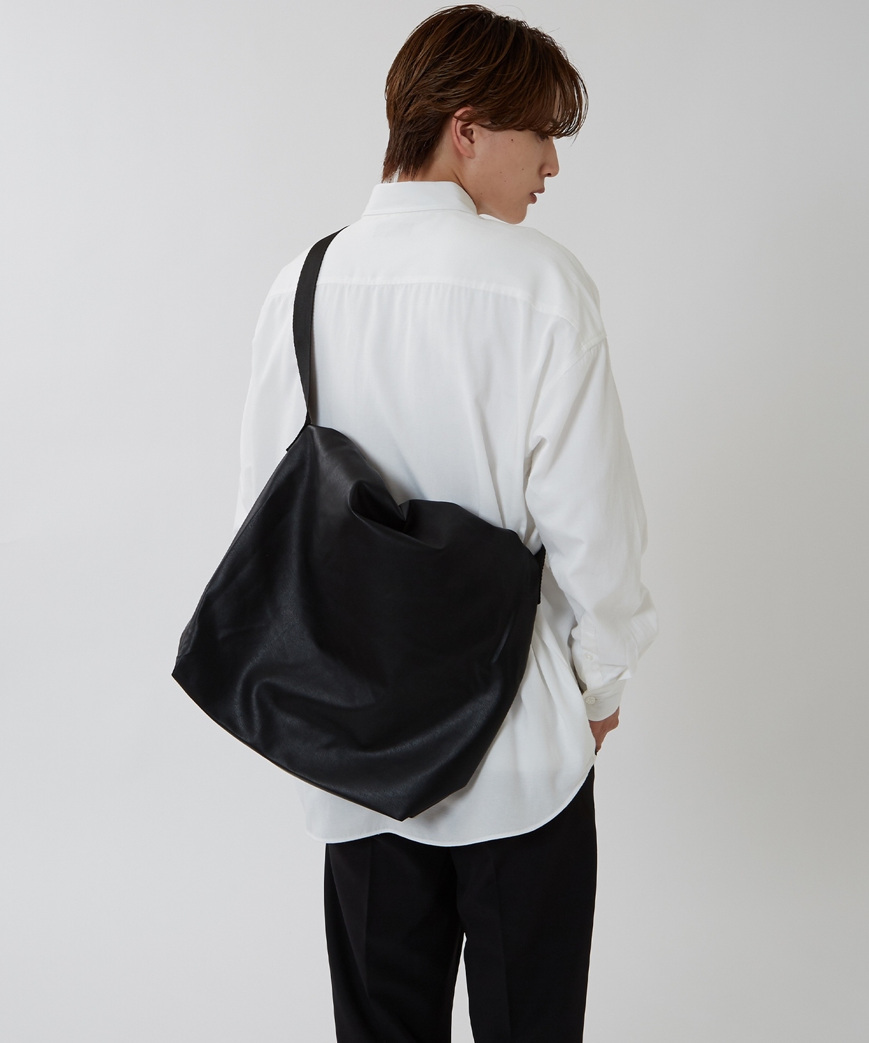 レザーショルダーバッグ