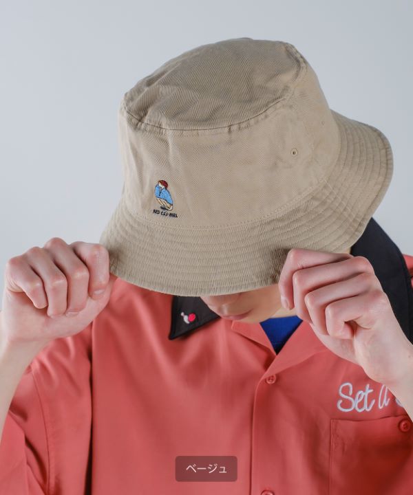 RED CAP GIRL刺しゅうバケットハット