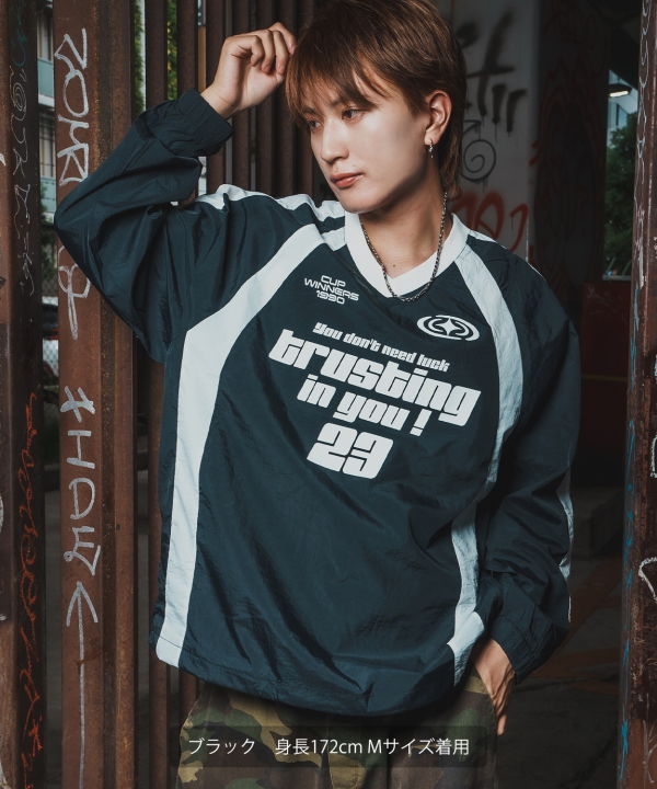 ナイロン Vネックプルオーバー