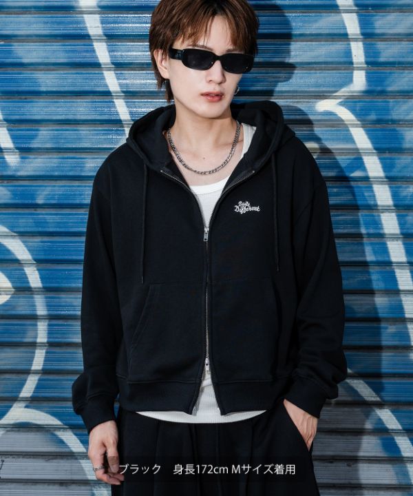 GEEK 短丈ジップパーカーブラック 刺しゅうロゴショート丈裏毛スウェットジップパーカー