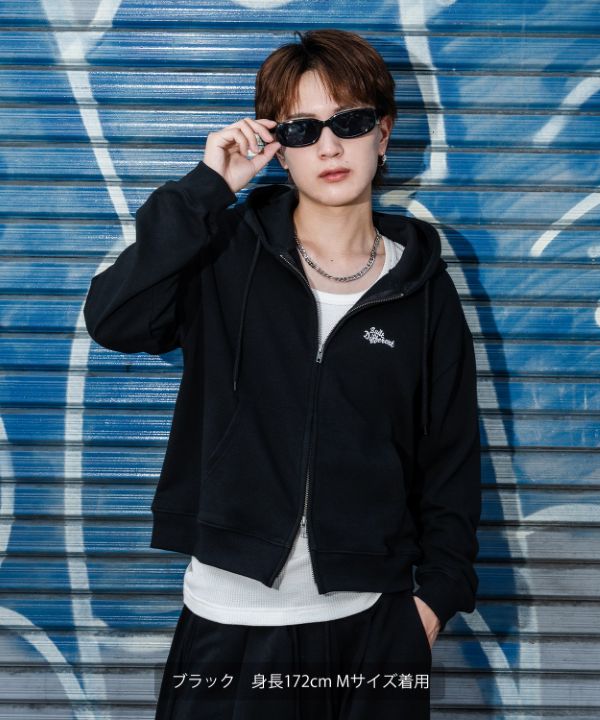 刺しゅうロゴショート丈裏毛スウェットジップパーカー