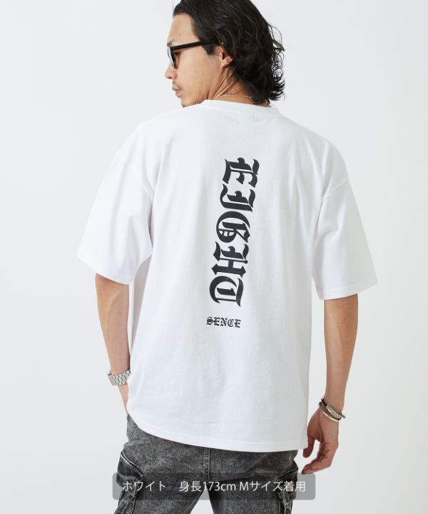 喜ばれる誕生日プレゼント SIDEWAYSTANCE】ネックロゴ半袖Tシャツ ミュージシャン